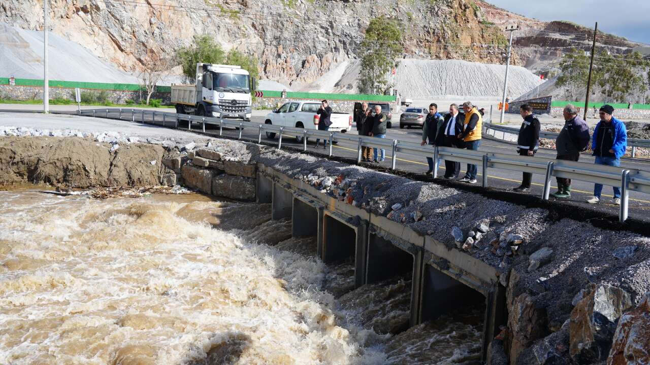 Başkan Topuz Yağıştan Etkilenen  Kırsal Mahalleleri Ziyaret Etti 2
